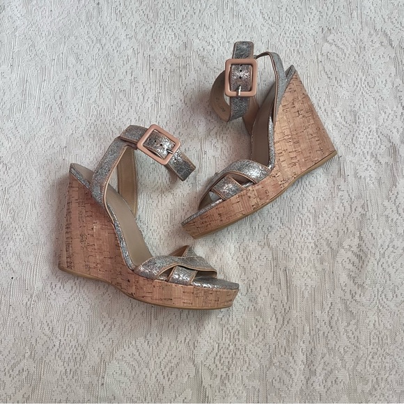 Stuart Weitzman Annex Penny cracked metallic ankle wedges - Picture 2 of 11